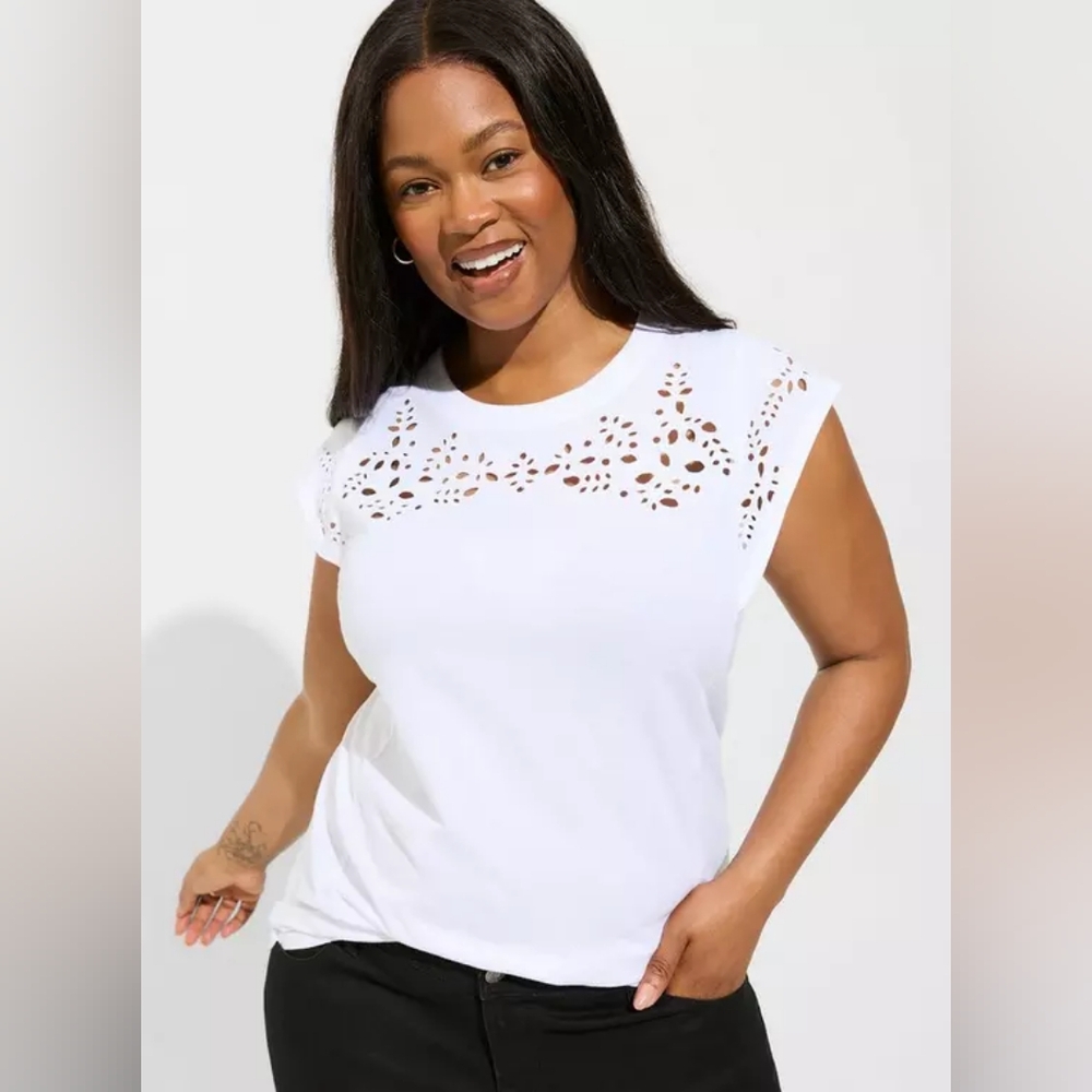 Torrid T Shirt White Eyelet Trim Cap Sleeve Crew Neck Summer Top Size 3 NWT